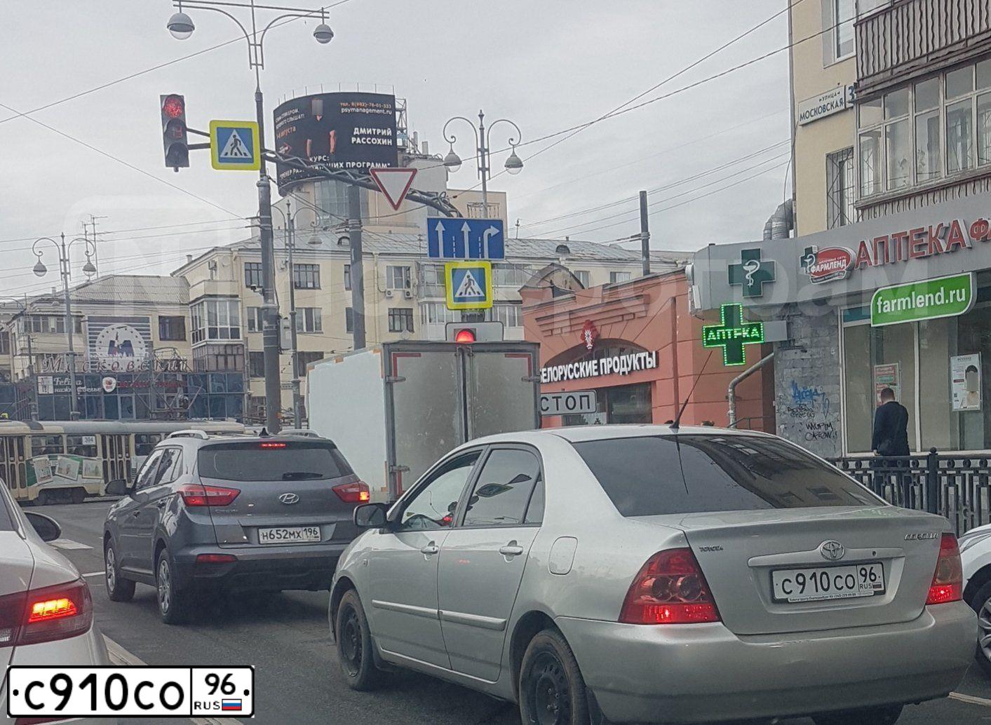 Фото автомобиля TOYOTA COROLLA, 2006 — госномер С910СО96. Цвет: СЕРЕБРИСТЫЙ