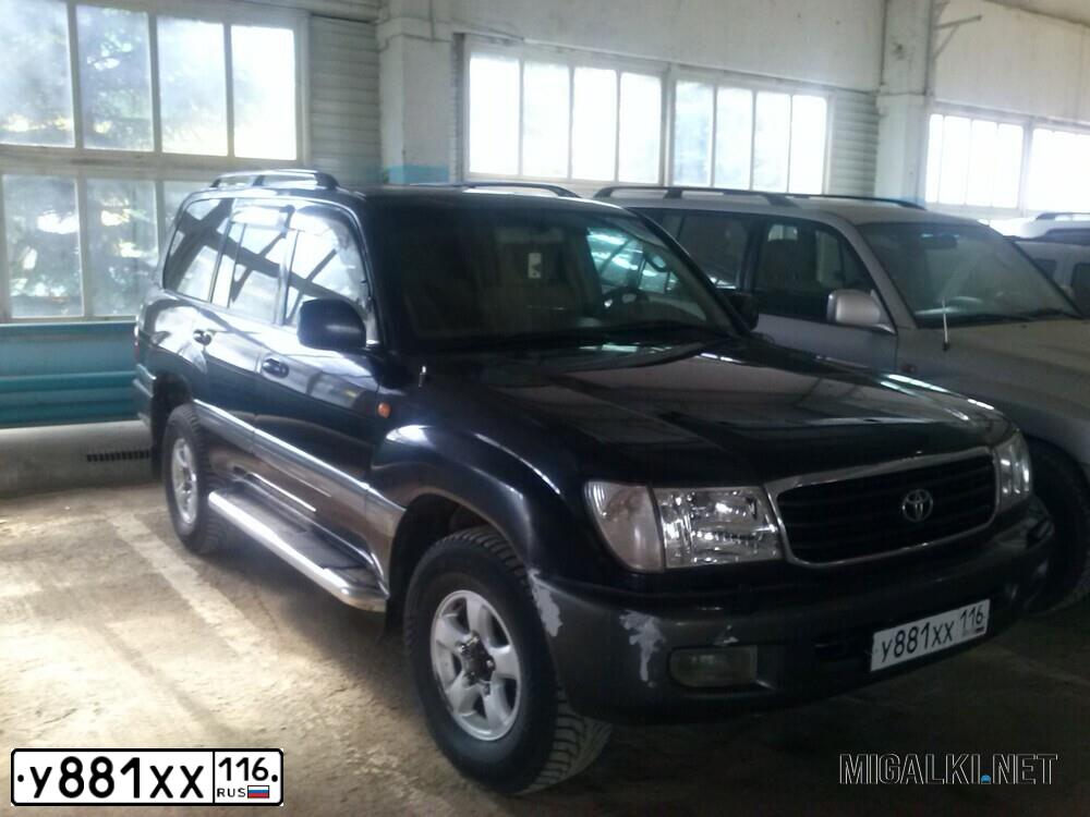 Фото автомобиля TOYOTA LANDCRUISER, 1999 — госномер Х710ВЕ774. Цвет: ЧЕРНЫЙ