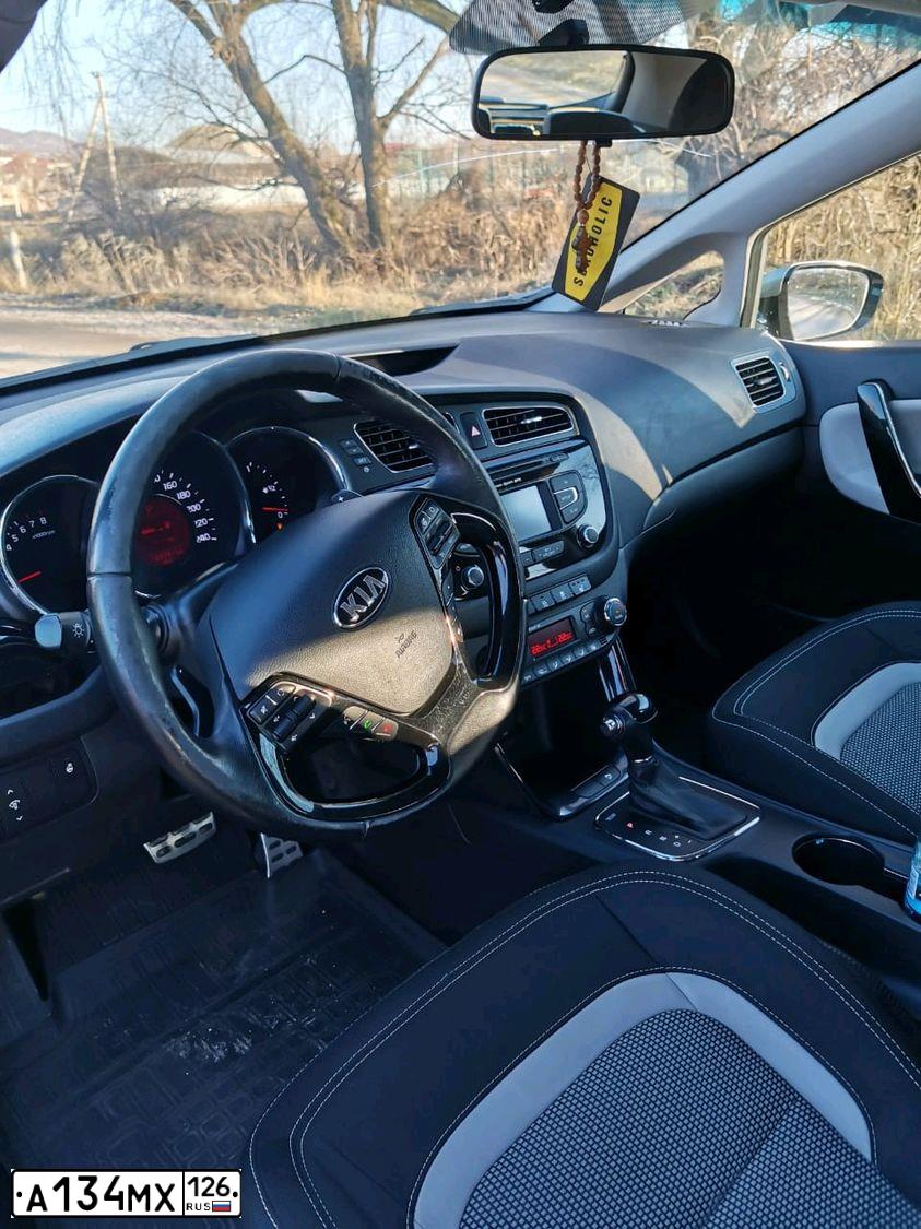 Фото автомобиля KIA CEE'D, 2014 — госномер А134МХ126. Цвет: Серебристый