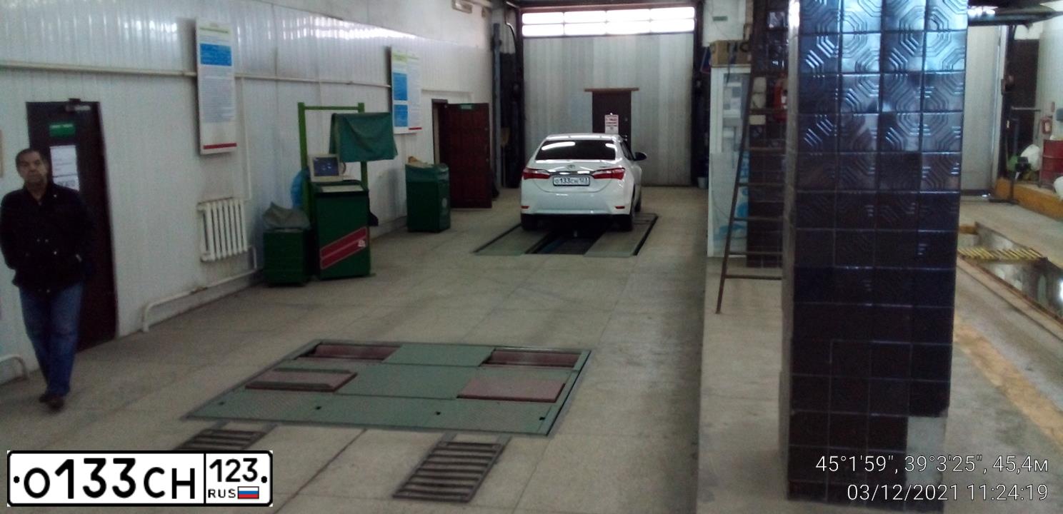 Фото автомобиля TOYOTA COROLLA, 2016 — госномер О133СН123. Цвет: БЕЛЫЙ