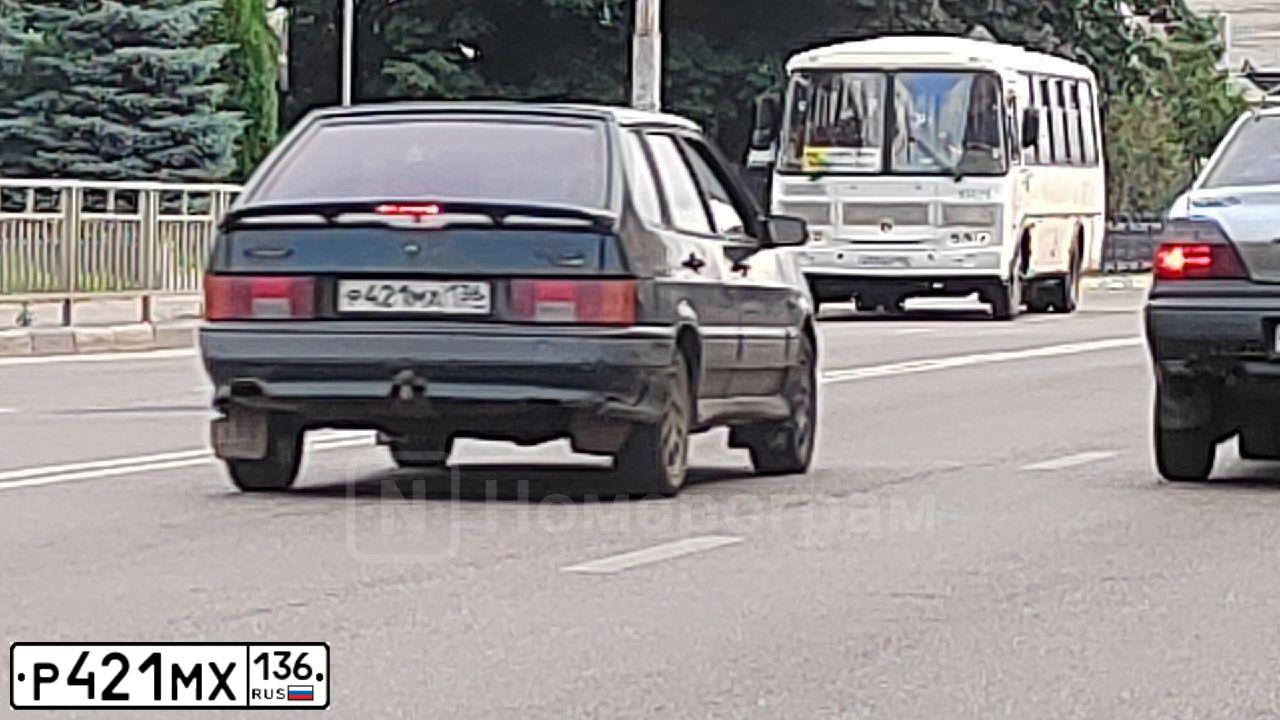 Фото автомобиля BMW SERIE 3, 2006 — госномер Р421МХ136. Цвет: ЧЕРНЫЙ