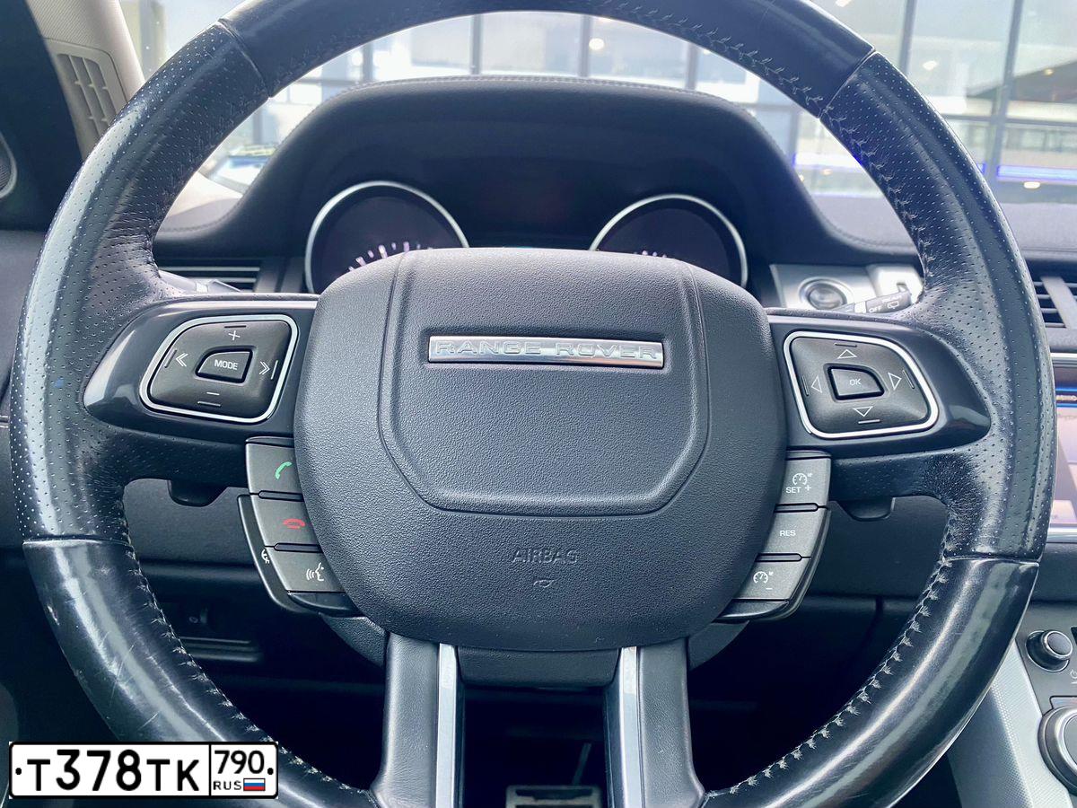 Фото автомобиля LAND ROVER RANGE ROVER EVOQUE, 2011 — госномер С800КВ977. Цвет: ЯРКО-БЕЛЫЙ