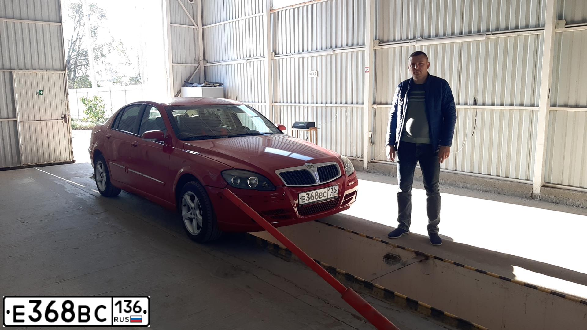 Фото автомобиля BRILLIANCE M 2 /JUNJIE/, 2009 — госномер Е368ВС136. Цвет: Красный