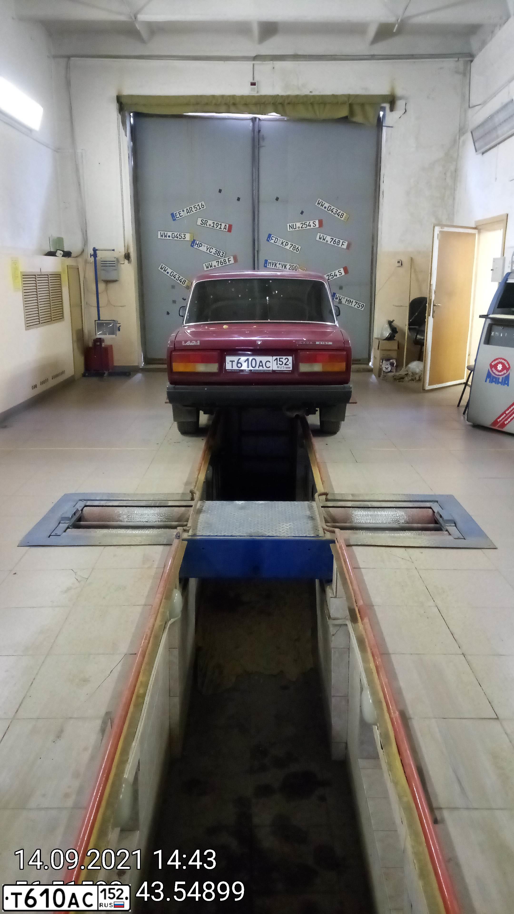 Фото автомобиля LADA 2107, 2006 — госномер Т714АУ52. Цвет: ВИШНЕВЫЙ