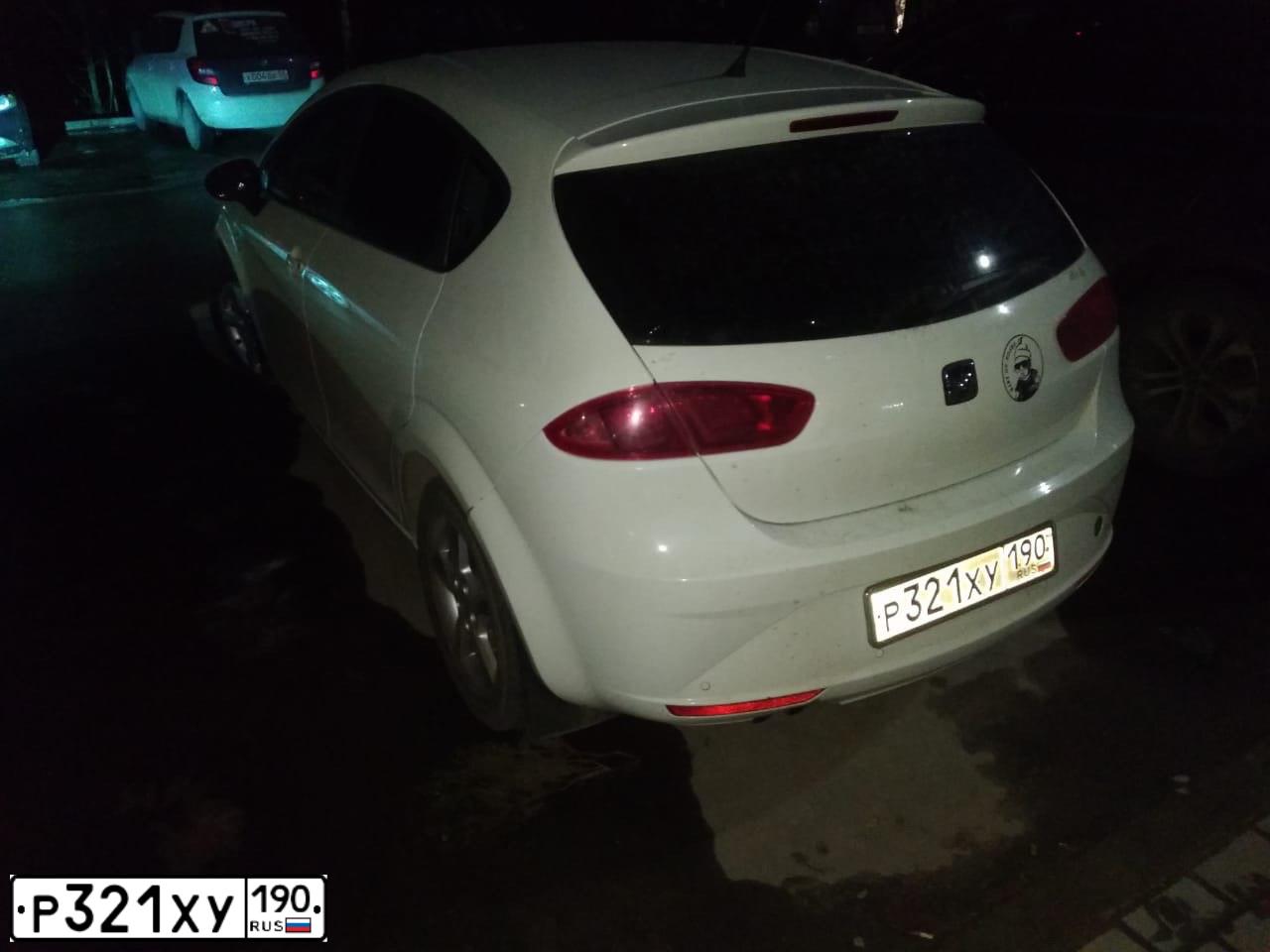 Фото автомобиля SEAT LEON, 2012 — госномер К896ОО142. Цвет: Белый
