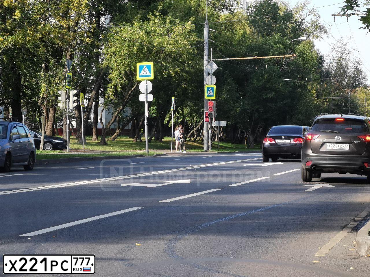 Фото автомобиля MAZDA CX-5, 2016 — госномер Х221РС777. Цвет: Коричневый