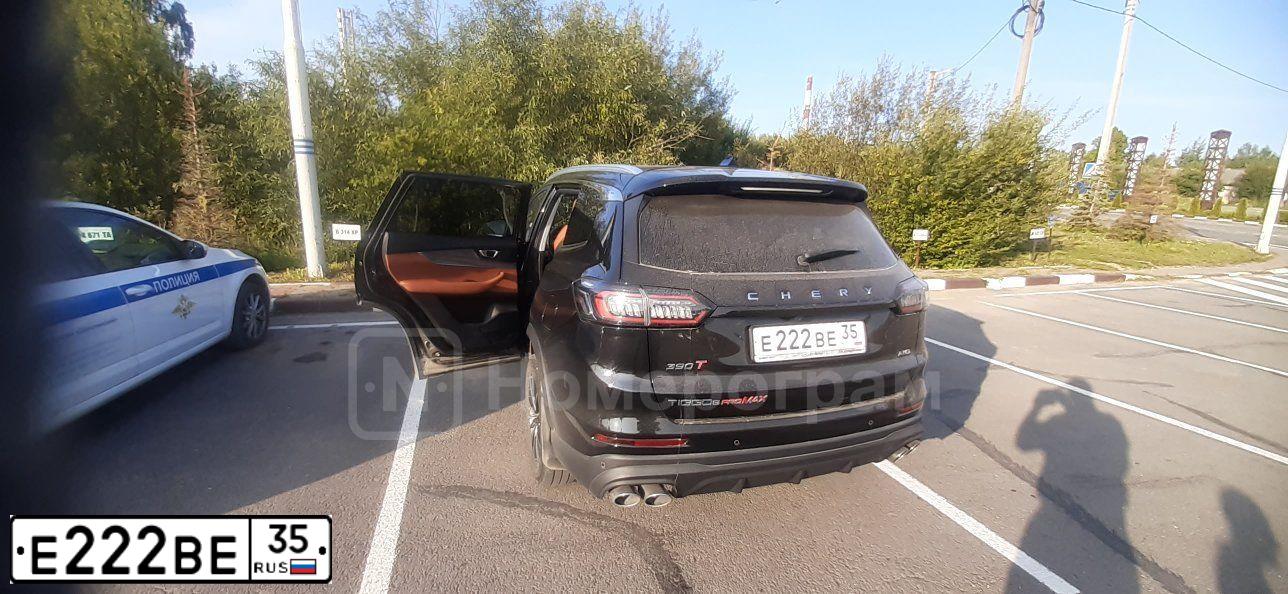Фото автомобиля FORD FOCUS, 2013 — госномер Е222ВЕ35. Цвет: темно-серый