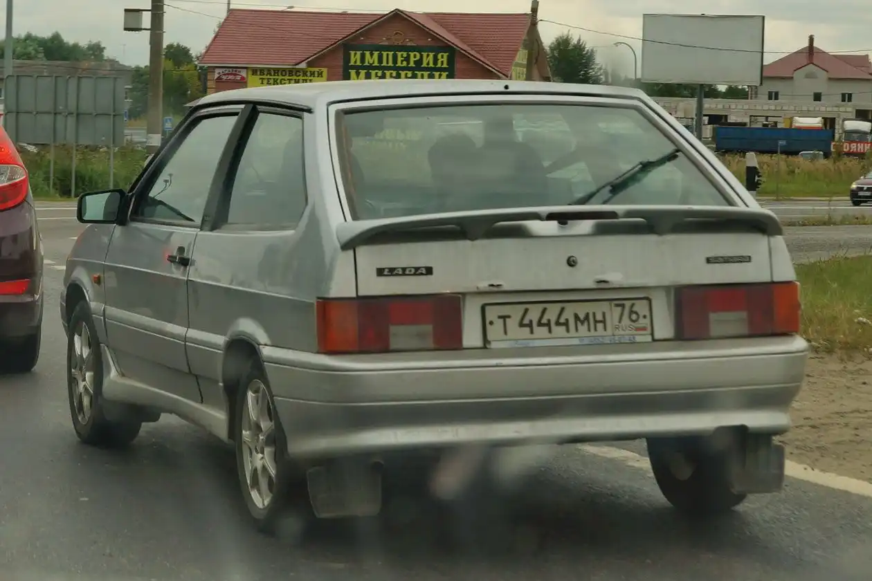 Фото автомобиля LADA 2172 PRIORA, 2009 — госномер Т444МН76. Цвет: Сине-Черный