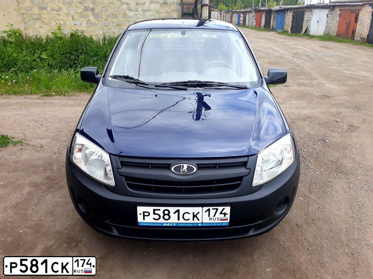 Фото автомобиля LADA 2190 GRANTA, 2013 — госномер Е031ЕР774. Цвет: СИНИЙ