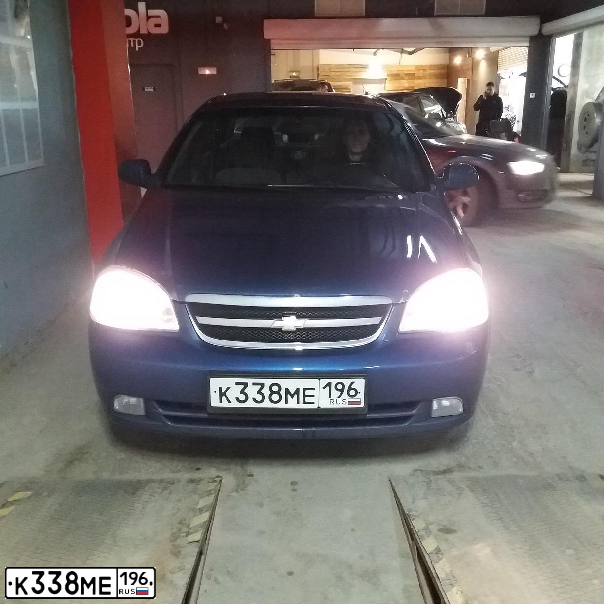 Фото автомобиля CHEVROLET LACETTI, 2007 — госномер К338МЕ196. Цвет: СИНИЙ