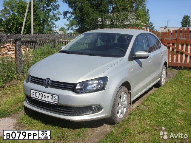 Фото автомобиля VOLKSWAGEN POLO, 2012 — госномер В079РР35. Цвет: СЕРЕБРИСТО-ЖЕЛТЫЙ