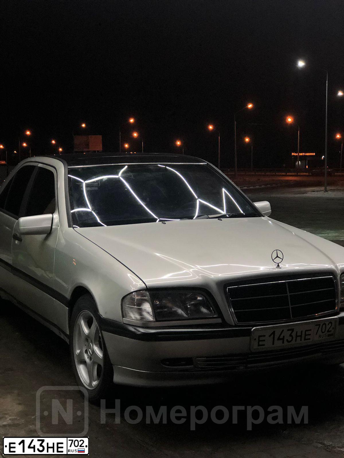 Фото автомобиля MERCEDES C-KLASSE, 1997 — госномер Е143НЕ702. Цвет: Серебристый