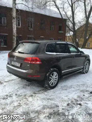 Фото автомобиля VOLKSWAGEN TOUAREG, 2010 — госномер К996ВМ35. Цвет: Коричневый
