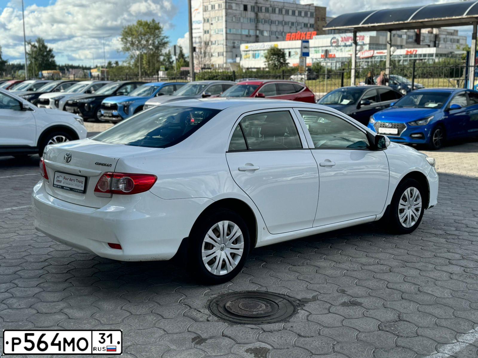Фото автомобиля TOYOTA COROLLA, 2011 — госномер Х727РВ31. Цвет: БЕЛЫЙ