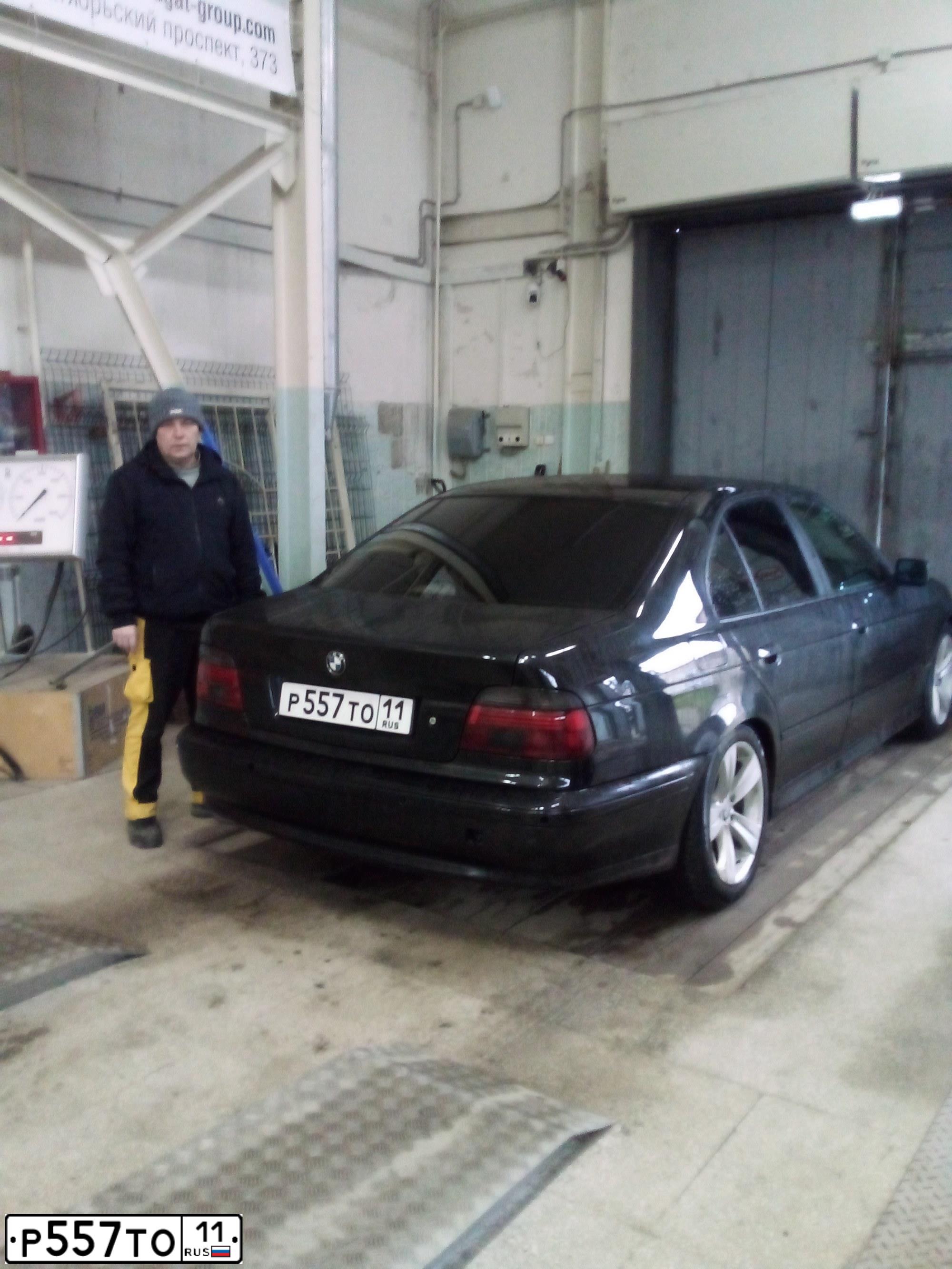 Фото автомобиля BMW W SERIE 5, 1998 — госномер Р557ТО11. Цвет: ЧЕРНЫЙ