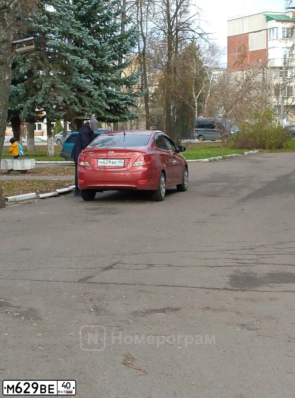 Фото автомобиля HYUNDAI SOLARIS, 2011 — госномер М629ВЕ40. Цвет: КРАСНЫЙ ГРАНАТ
