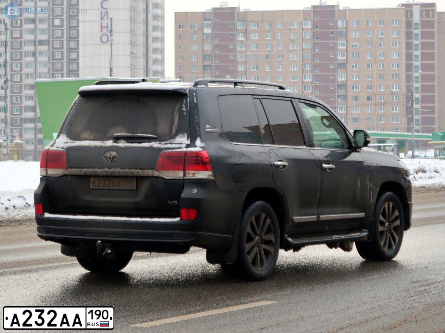 Фото автомобиля TOYOTA LANDCRUISER 200, 2013 — госномер А232АА190. Цвет: Белый