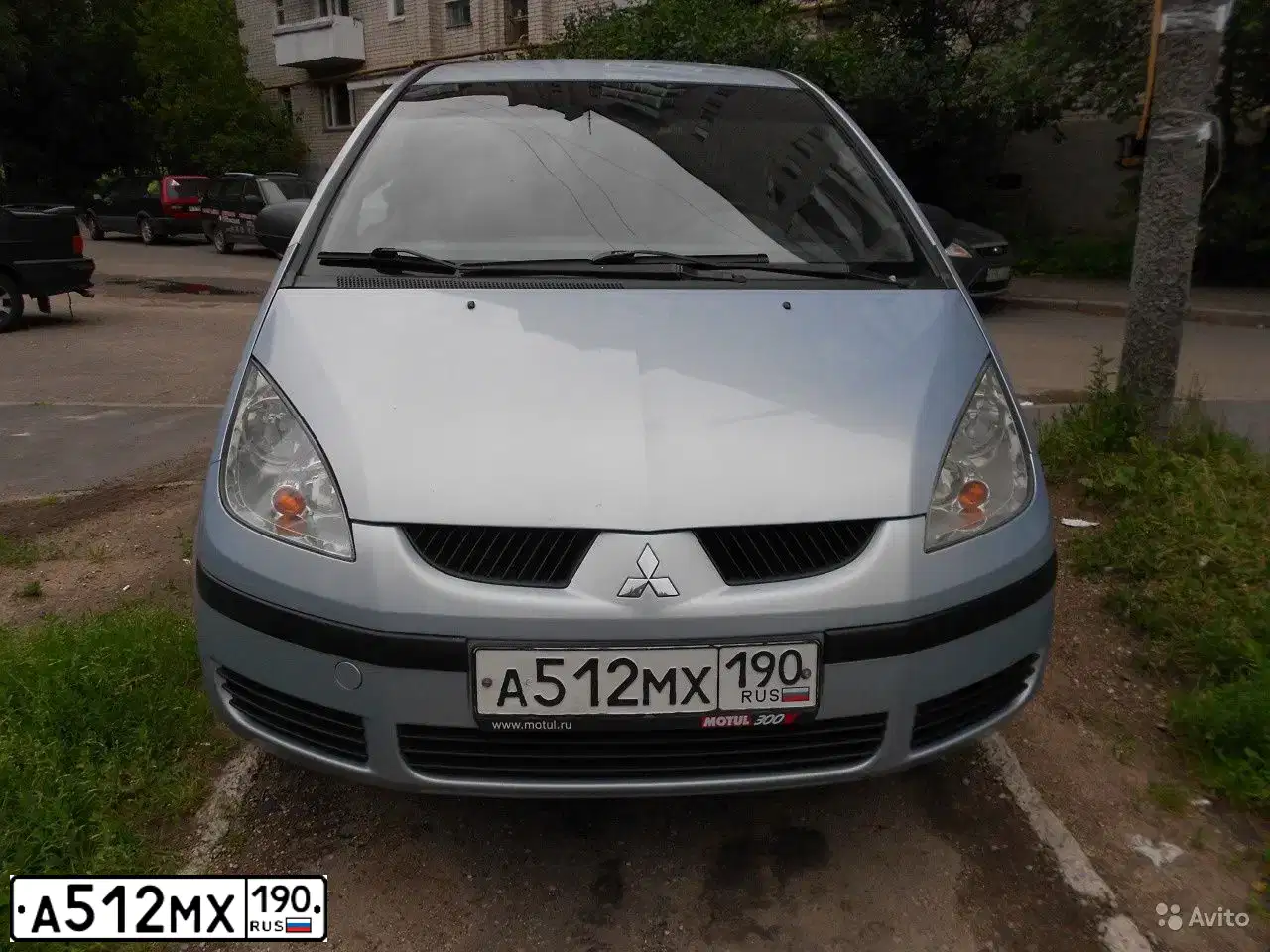Фото автомобиля MITSUBISHI COLT, 2005 — госномер М330ЕК67. Цвет: СВЕТЛО-ГОЛУБОЙ
