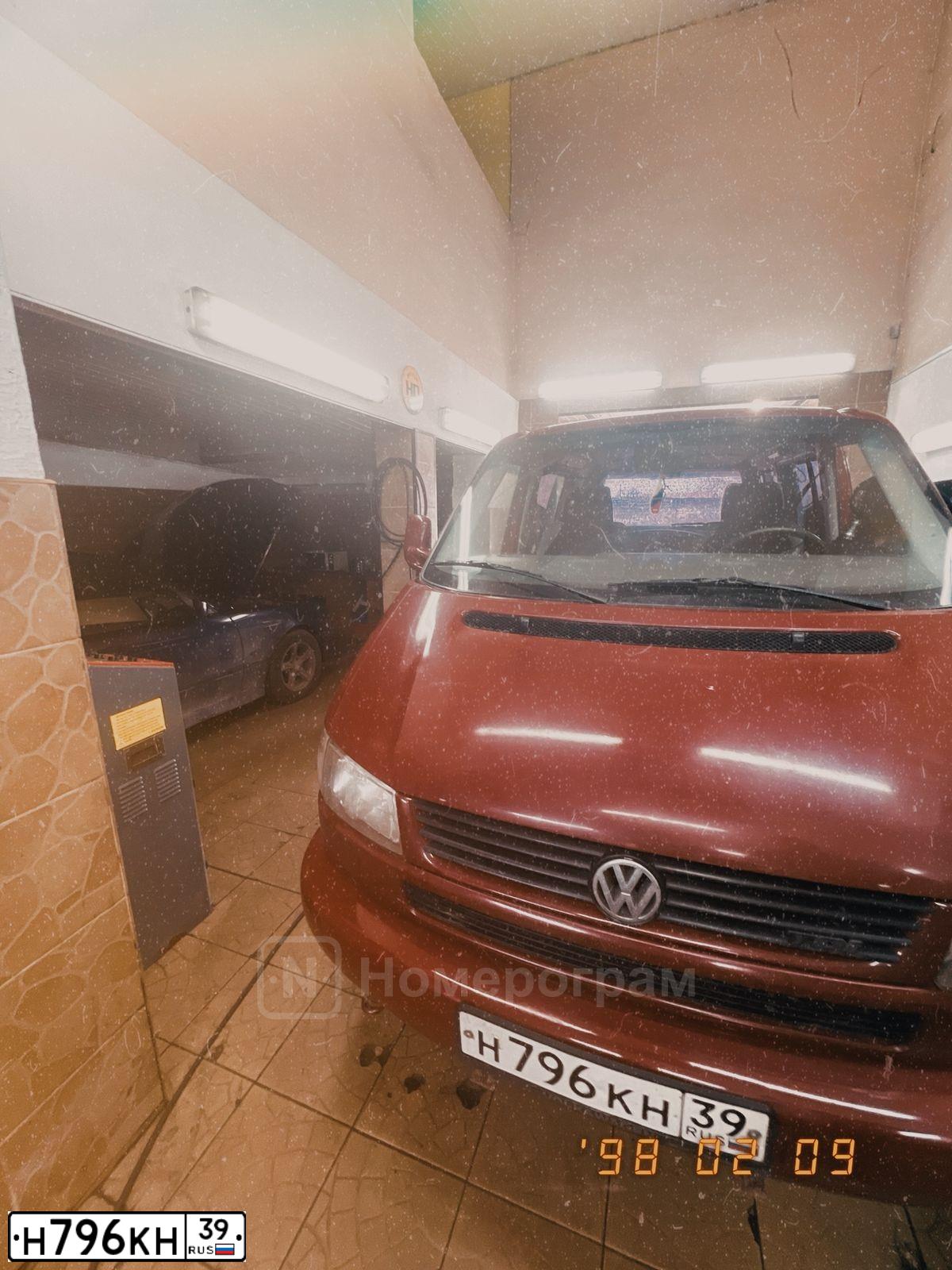 Фото автомобиля VOLKSWAGEN MULTIVAN, 1992 — госномер Н796КН39