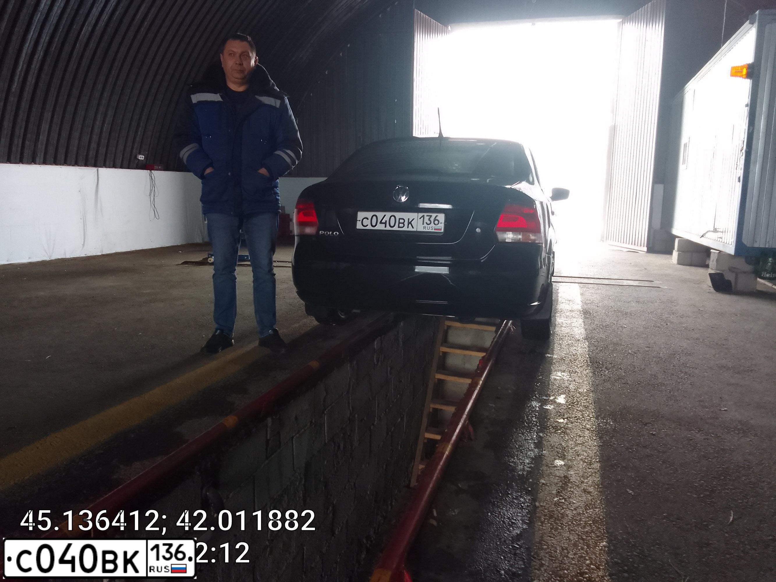 Фото автомобиля VOLKSWAGEN POLO, 2013 — госномер С930АА126. Цвет: ЧЕРНЫЙ