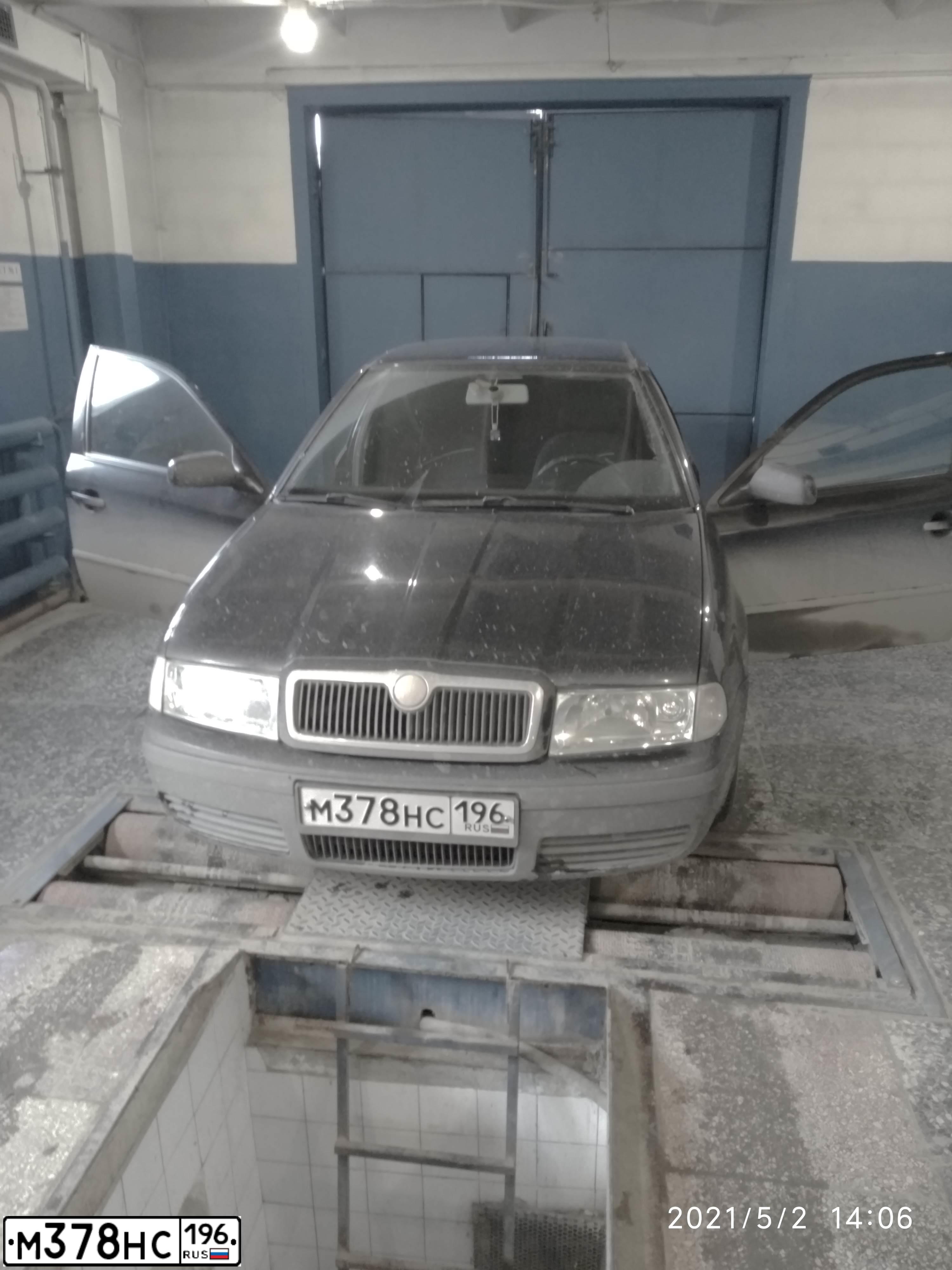 Фото автомобиля SKODA OCTAVIA, 2007 — госномер М378НС196. Цвет: ЧЕРНЫЙ