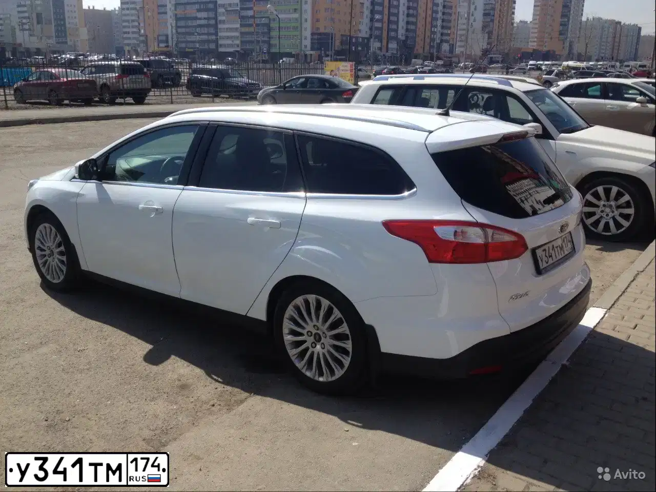Фото автомобиля FORD FOCUS, 2013 — госномер К332ТС196. Цвет: Белый