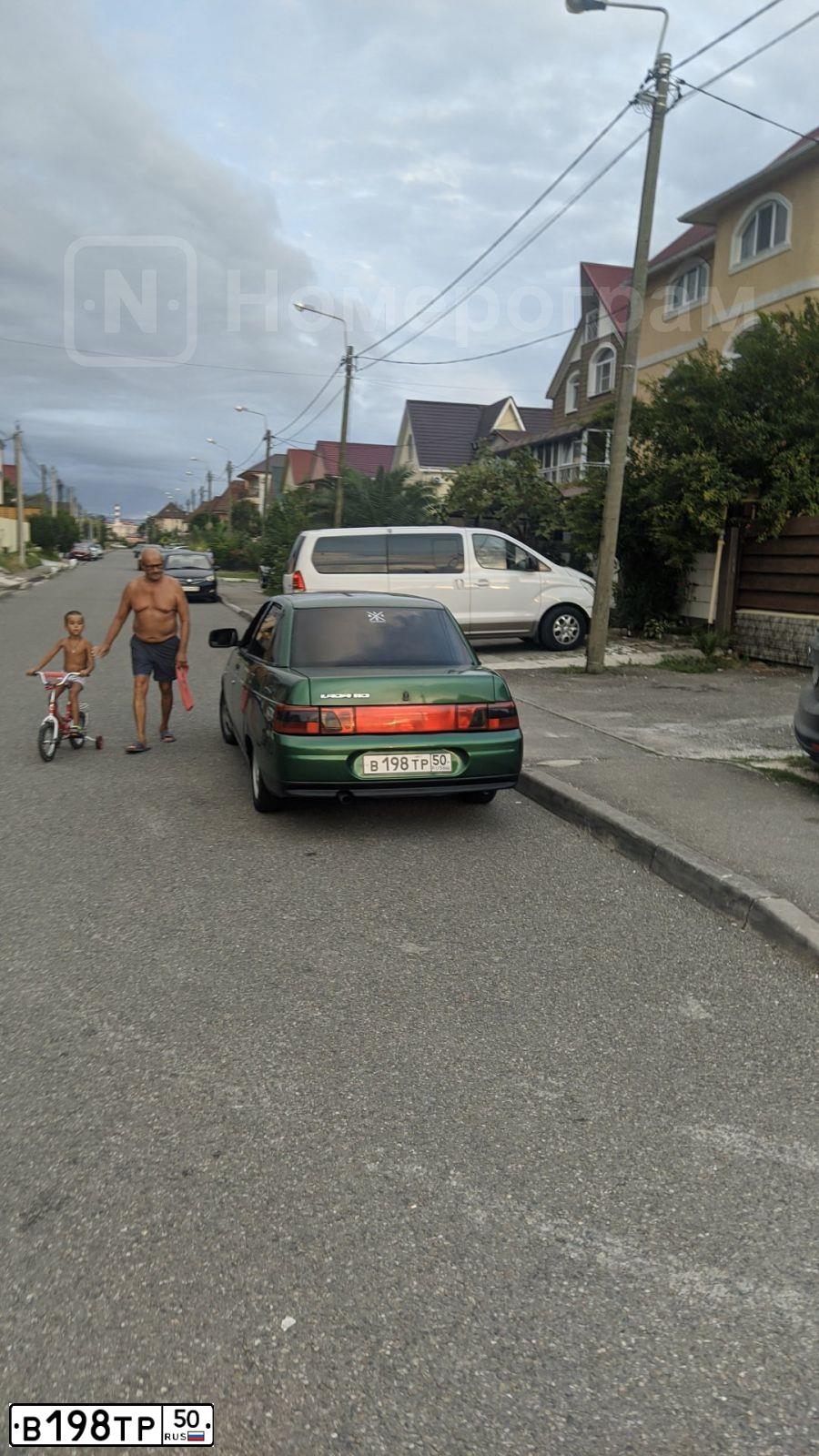 Фото автомобиля LADA 2110, 1999 — госномер У167ОС761. Цвет: СЕРЕБРИСТЫЙ ЯРКО-ЗЕЛЁНЫЙ