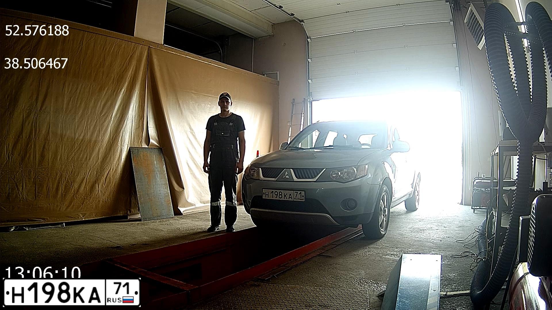 Фото автомобиля MITSUBISHI OUTLANDER, 2008 — госномер Е284АУ122. Цвет: СВЕТЛО-СЕРО-ЗЕЛЕНЫЙ