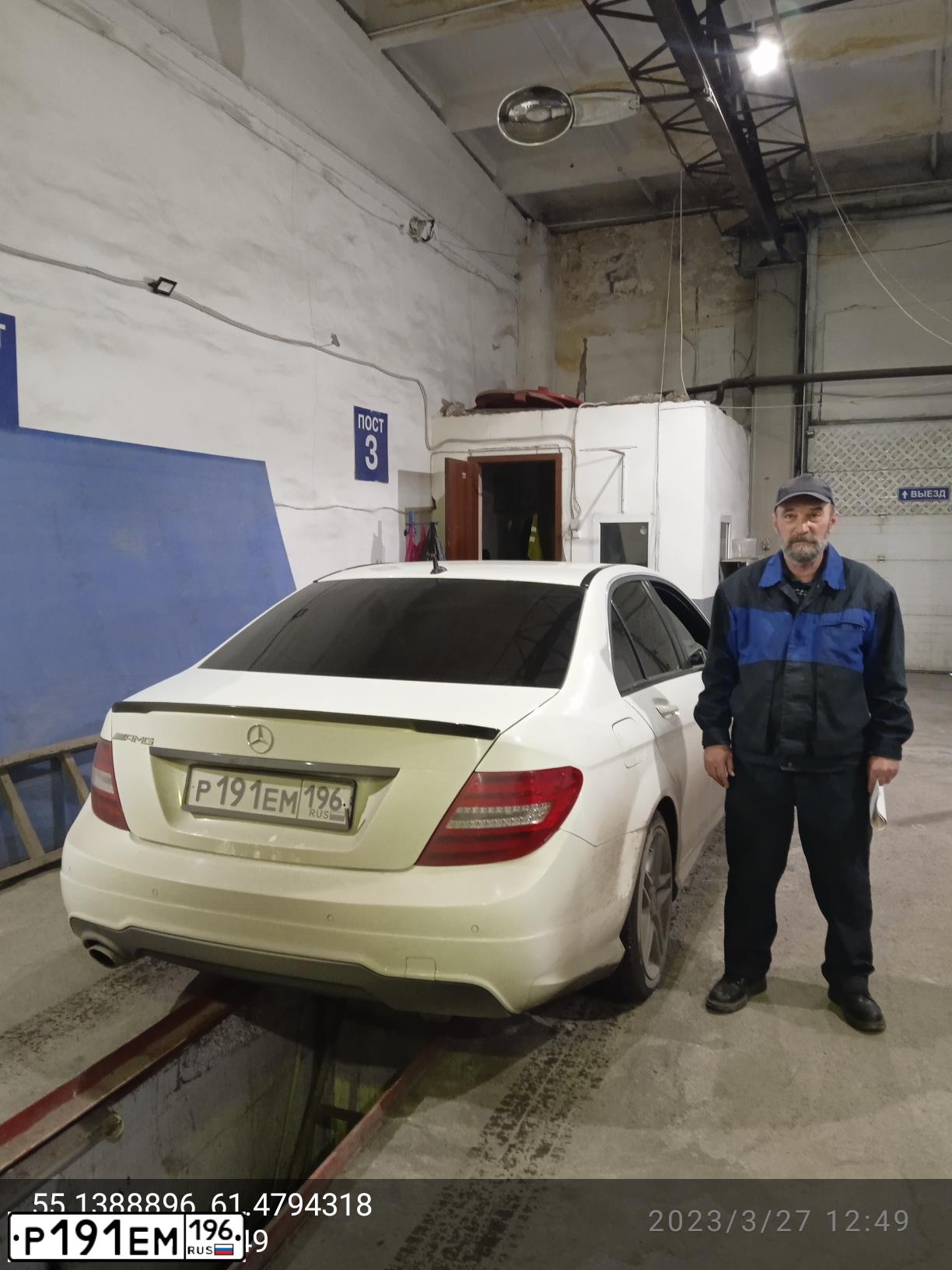 Фото автомобиля MERCEDES C-KLASSE, 2011 — госномер В999РТ190. Цвет: Белый