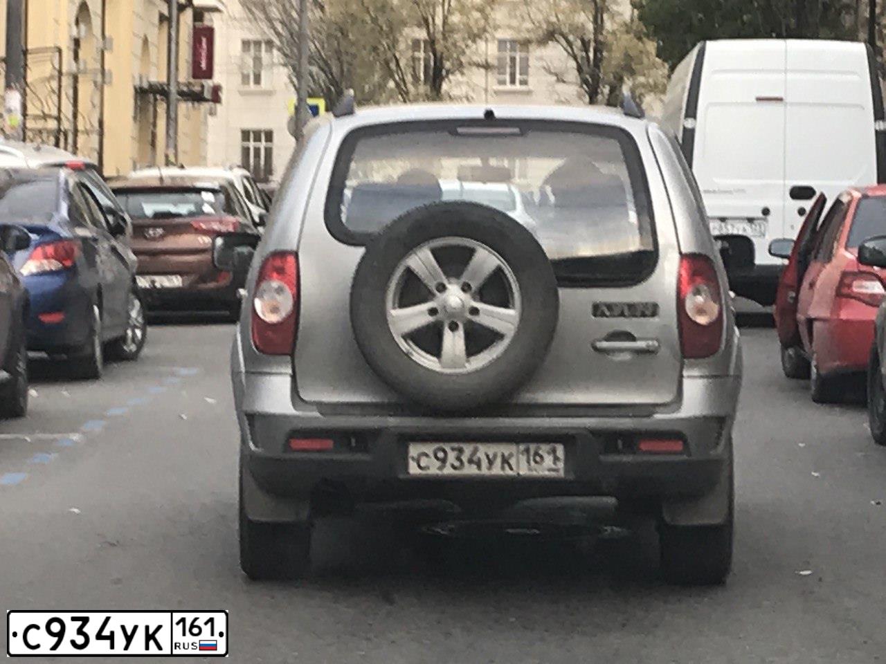 Фото автомобиля CHEVROLET NIVA, 2015 — госномер С934УК161. Цвет: СЕРЫЙ