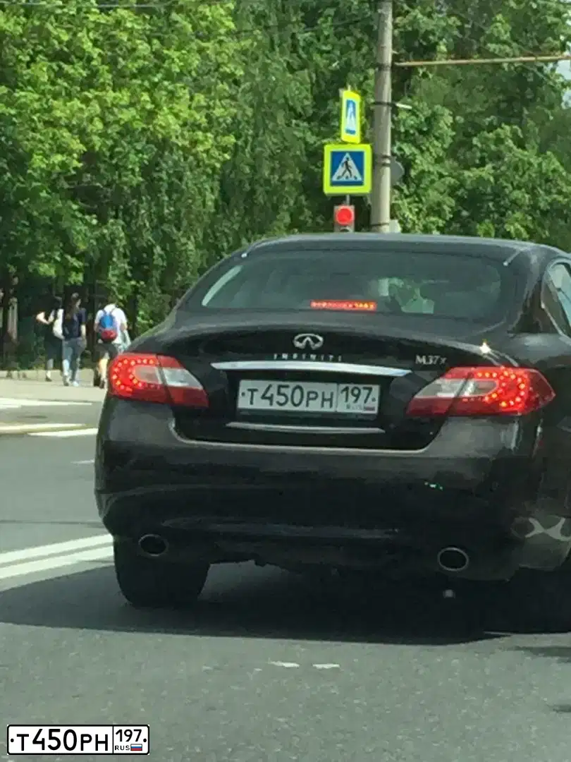 Фото автомобиля INFINITI M, 2011 — госномер Т450РН197. Цвет: ЧЕРНЫЙ