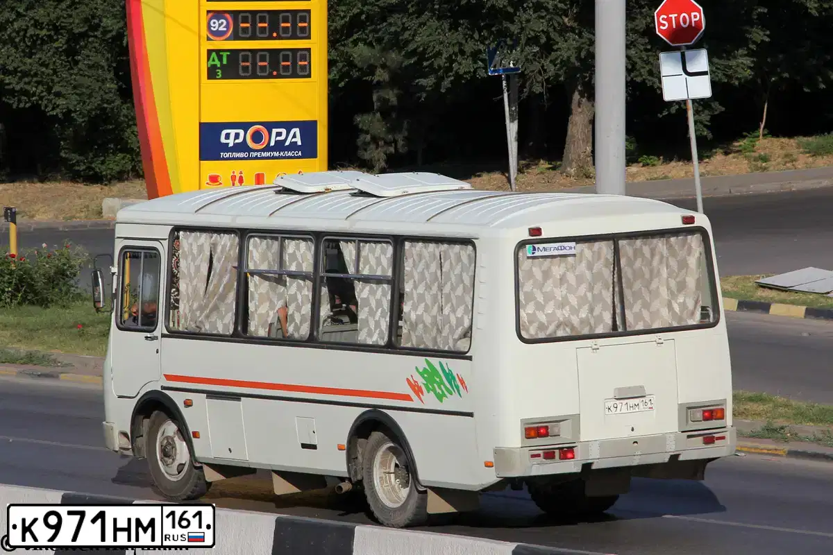 Фото автомобиля PAZ 3205, 2011 — госномер К971НМ161. Цвет: Белый
