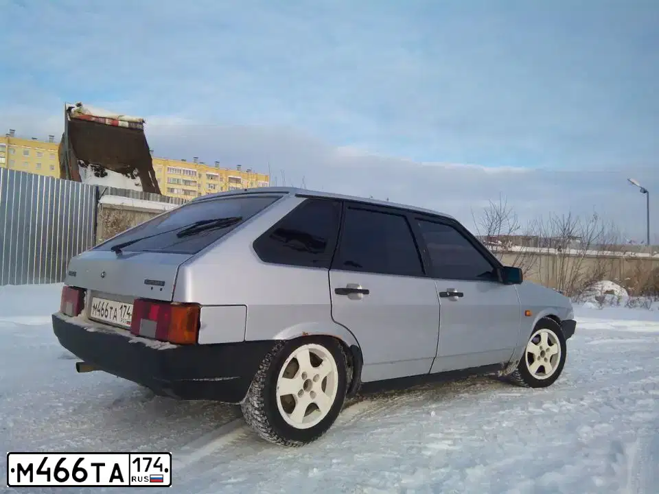 Фото автомобиля LADA 2109 SAMARA, 2004 — госномер М466ТА174. Цвет: СВЕТЛО-СЕРЫЙ