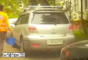 Фото автомобиля MITSUBISHI OUTLANDER, 2003 — госномер У689ЕВ138. Цвет: Серебристый