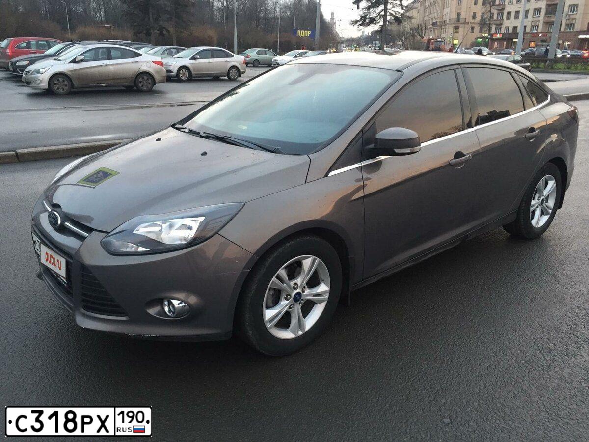Фото автомобиля FORD FOCUS, 2011 — госномер Р098МА198. Цвет: СЕРО-КОРИЧНЕВЫЙ