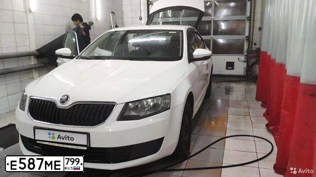 Фото автомобиля SKODA OCTAVIA, 2015 — госномер О429ХР750. Цвет: БЕЛЫЙ-ЖЕЛТЫЙ-СЕРЫЙ