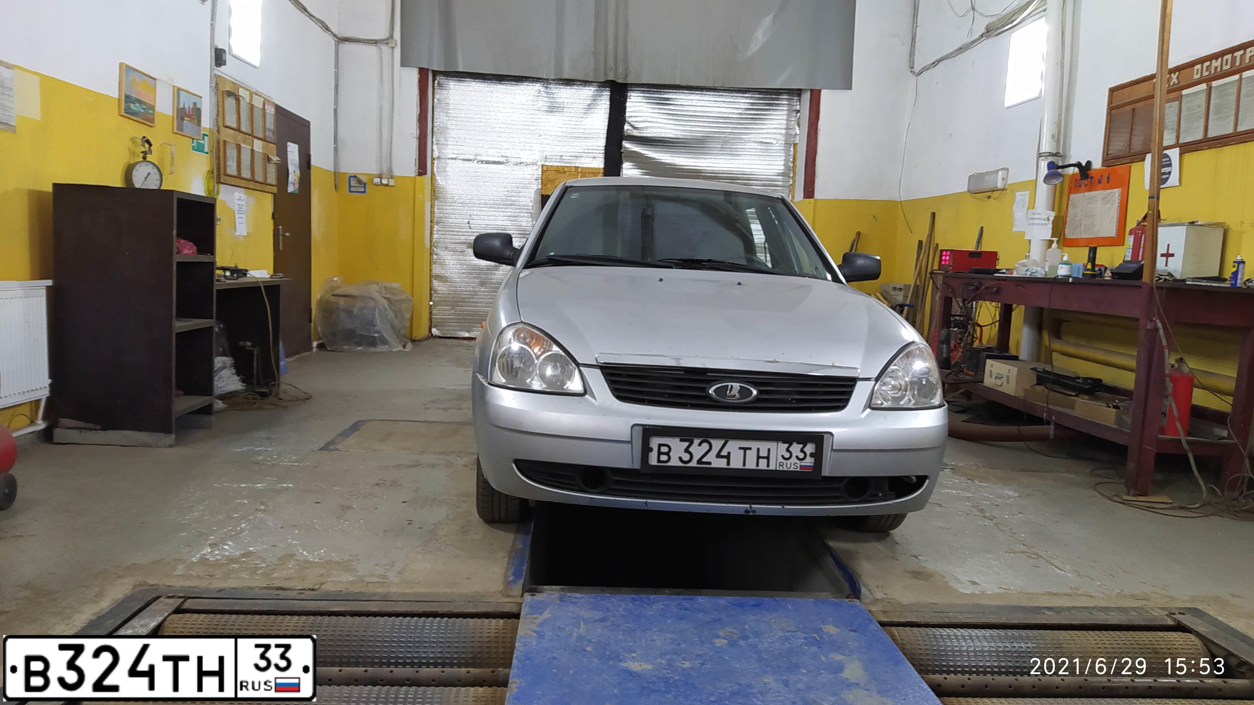 Фото автомобиля LADA 2170 PRIORA, 2008 — госномер В324ТН33. Цвет: СВЕТЛО-СЕРЕБРИСТЫЙ МЕТАЛЛ