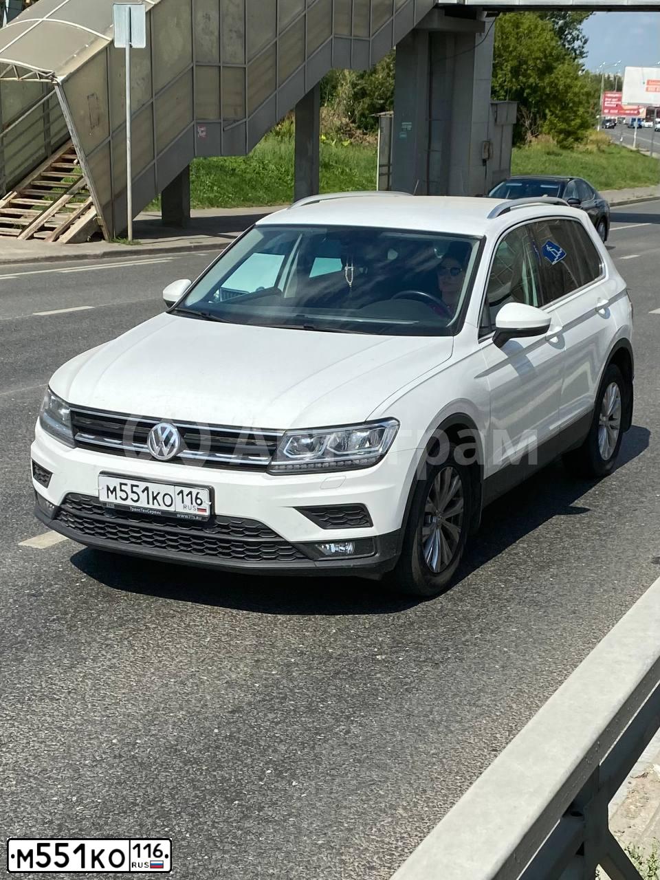 Фото автомобиля VOLKSWAGEN TIGUAN, 2018 — госномер М551КО116. Цвет: Белый