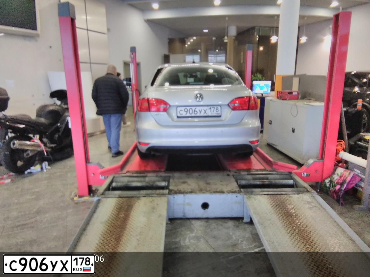 Фото автомобиля VOLKSWAGEN JETTA, 2014 — госномер С906УХ178. Цвет: СЕРЕБРИСТЫЙ