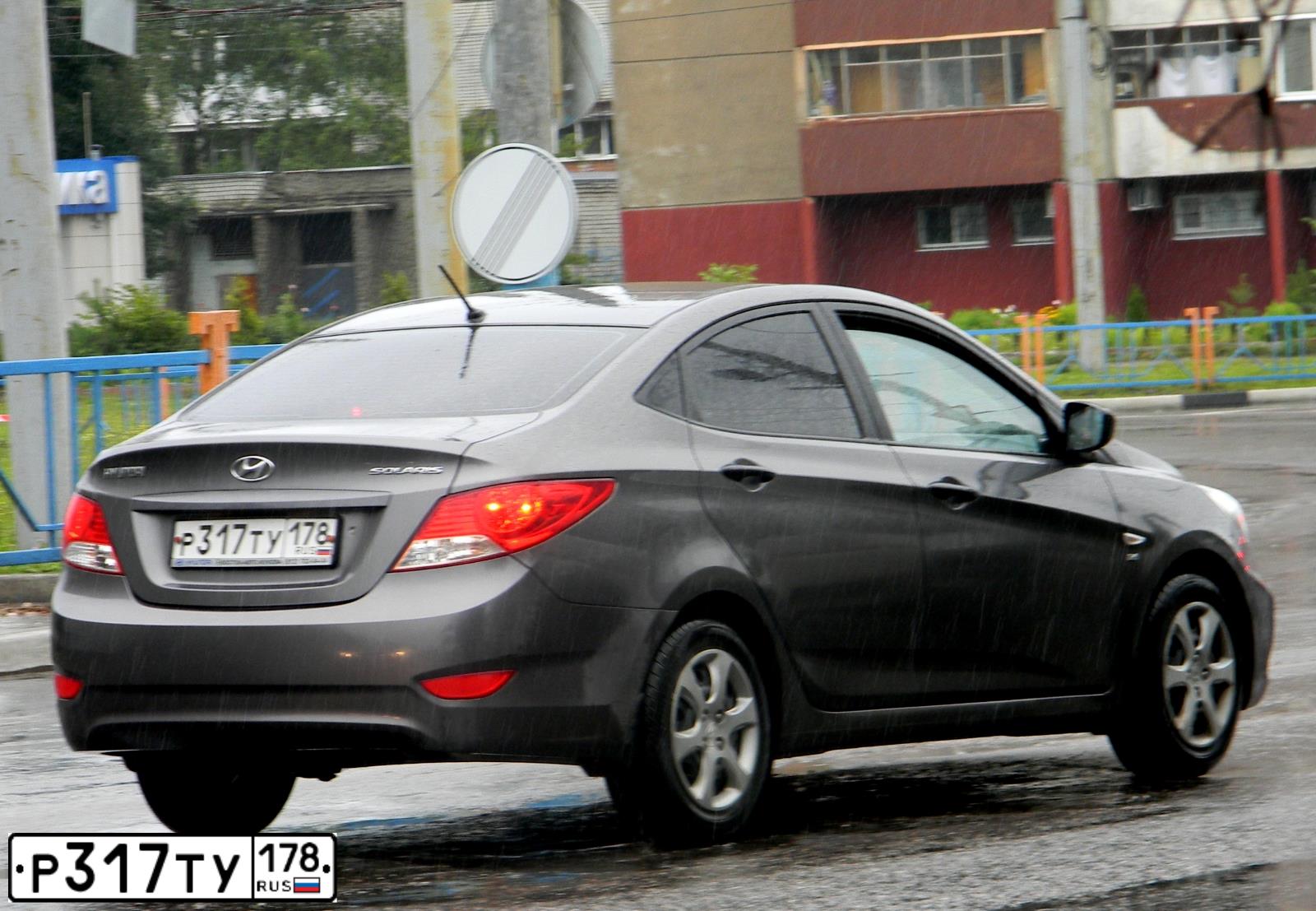 Фото автомобиля HYUNDAI SOLARIS, 2014 — госномер О577НК32. Цвет: ЧЕРНО-СЕРЫЙ