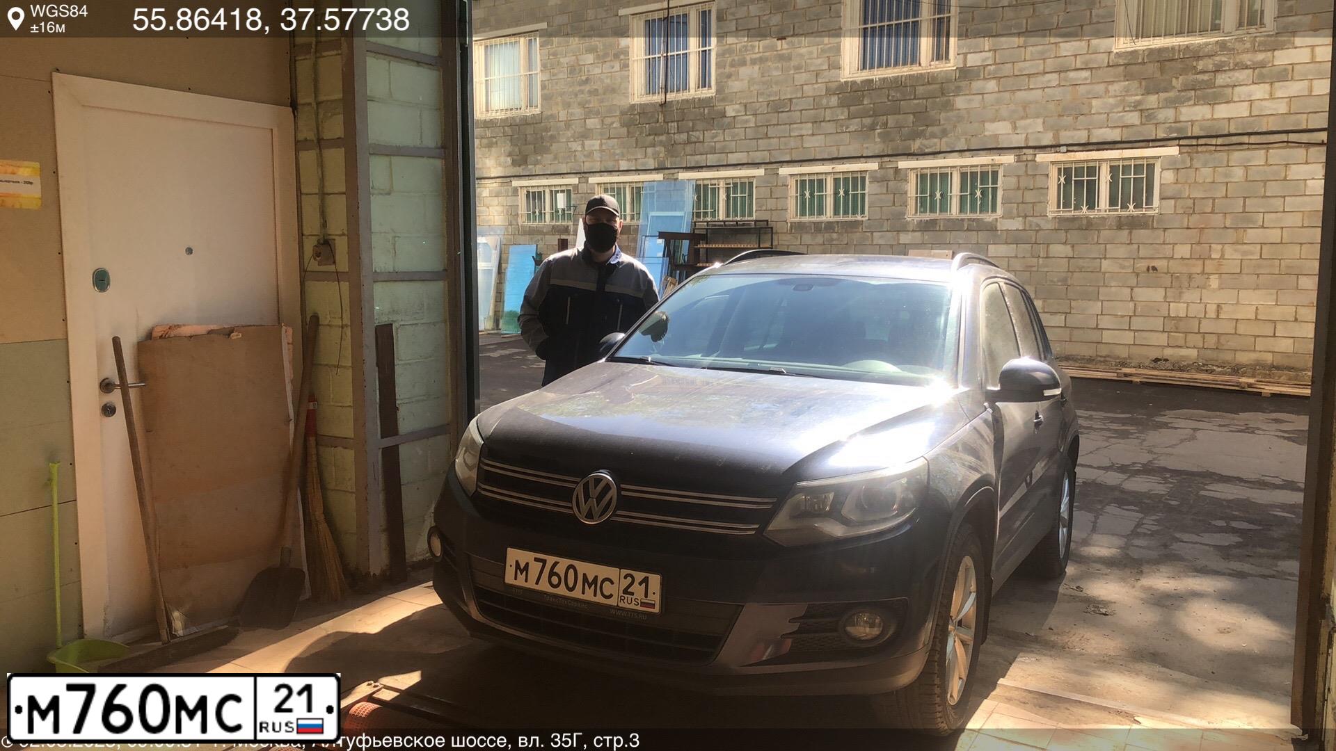 Фото автомобиля VOLKSWAGEN TIGUAN, 2016 — госномер А323КМ116. Цвет: ТЕМНО-СИНИЙ
