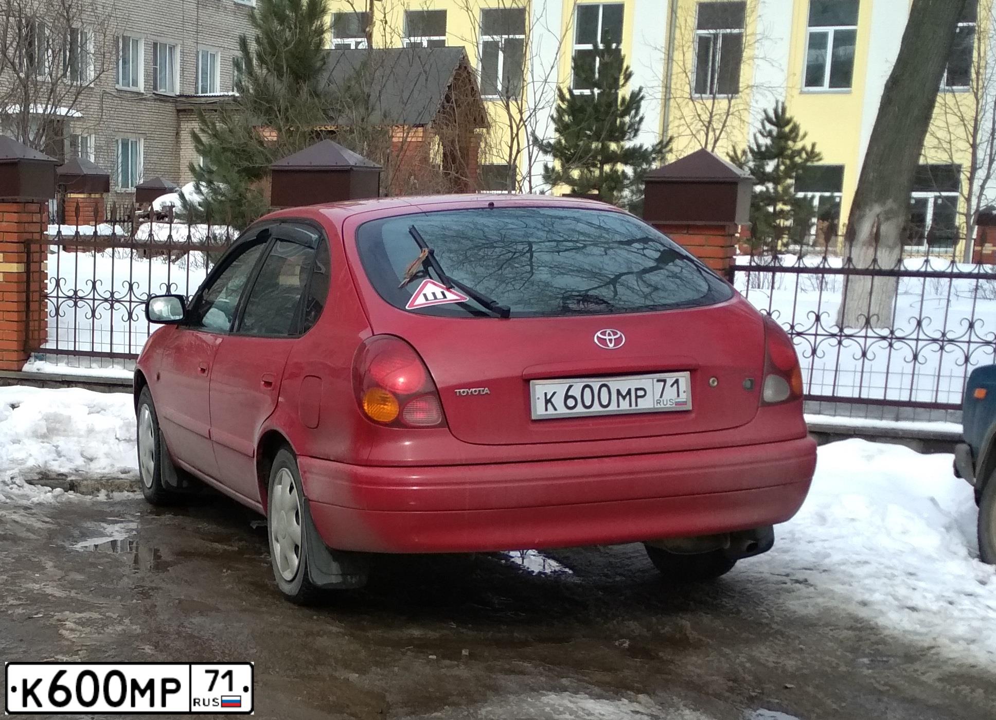 Фото автомобиля TOYOTA COROLLA, 1999 — госномер К600МР71. Цвет: ВИШНЕВЫЙ
