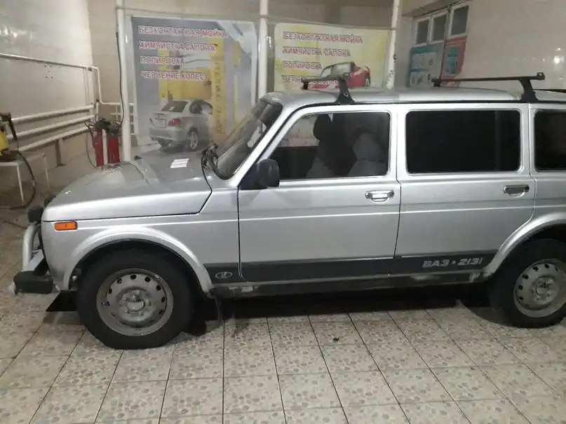Фото автомобиля HYUNDAI SANTA FE, 2012 — госномер Р049КТ977. Цвет: ЧЕРНЫЙ