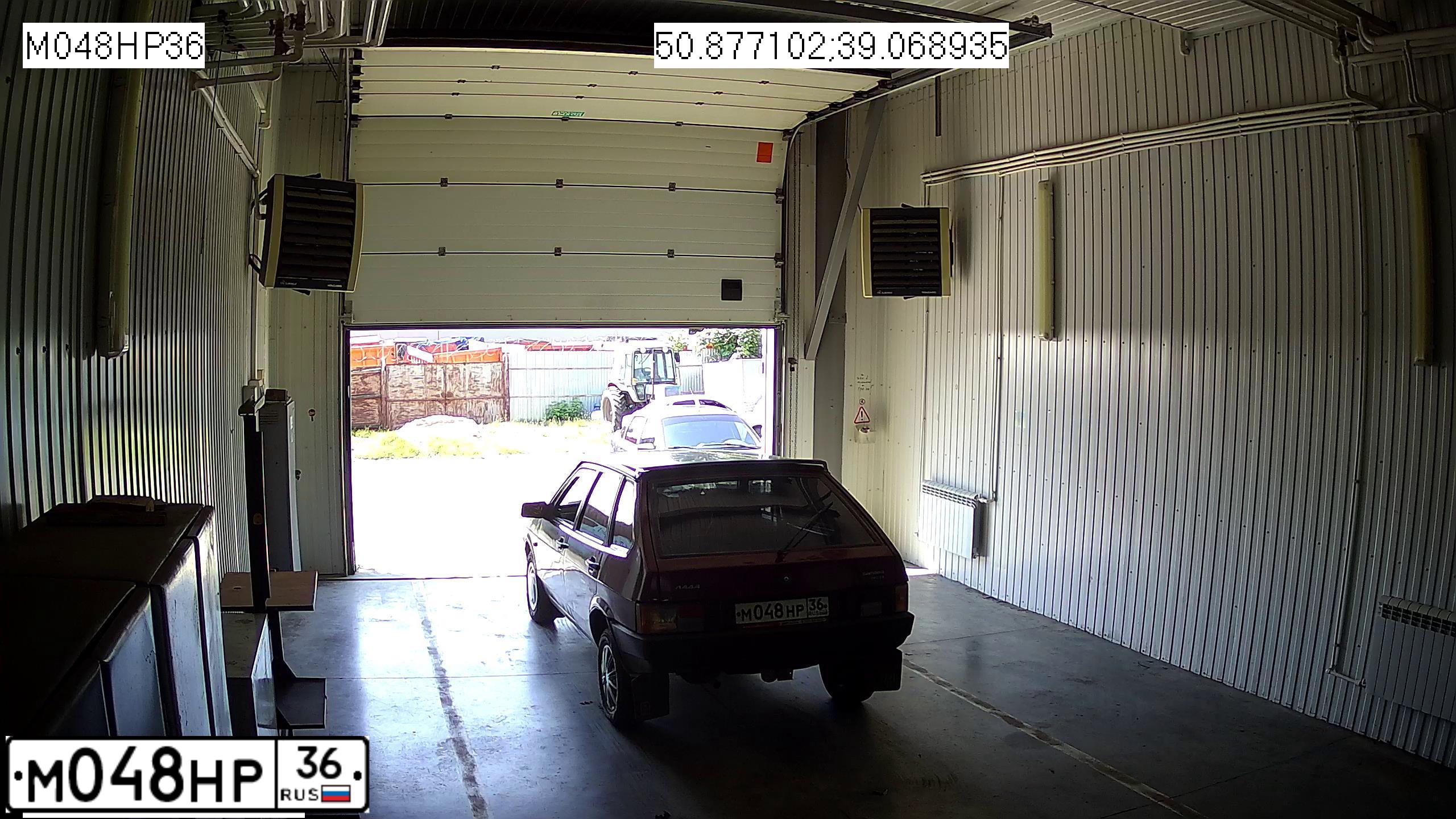 Фото автомобиля LADA 2109 SAMARA, 1993 — госномер М048НР36. Цвет: ВИШНЕВЫЙ