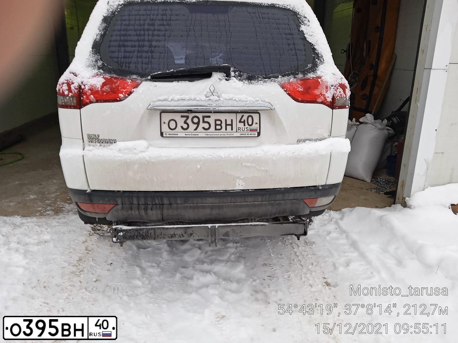 Фото автомобиля MITSUBISHI PAJERO SPORT, 2015 — госномер О395ВН40. Цвет: Белый