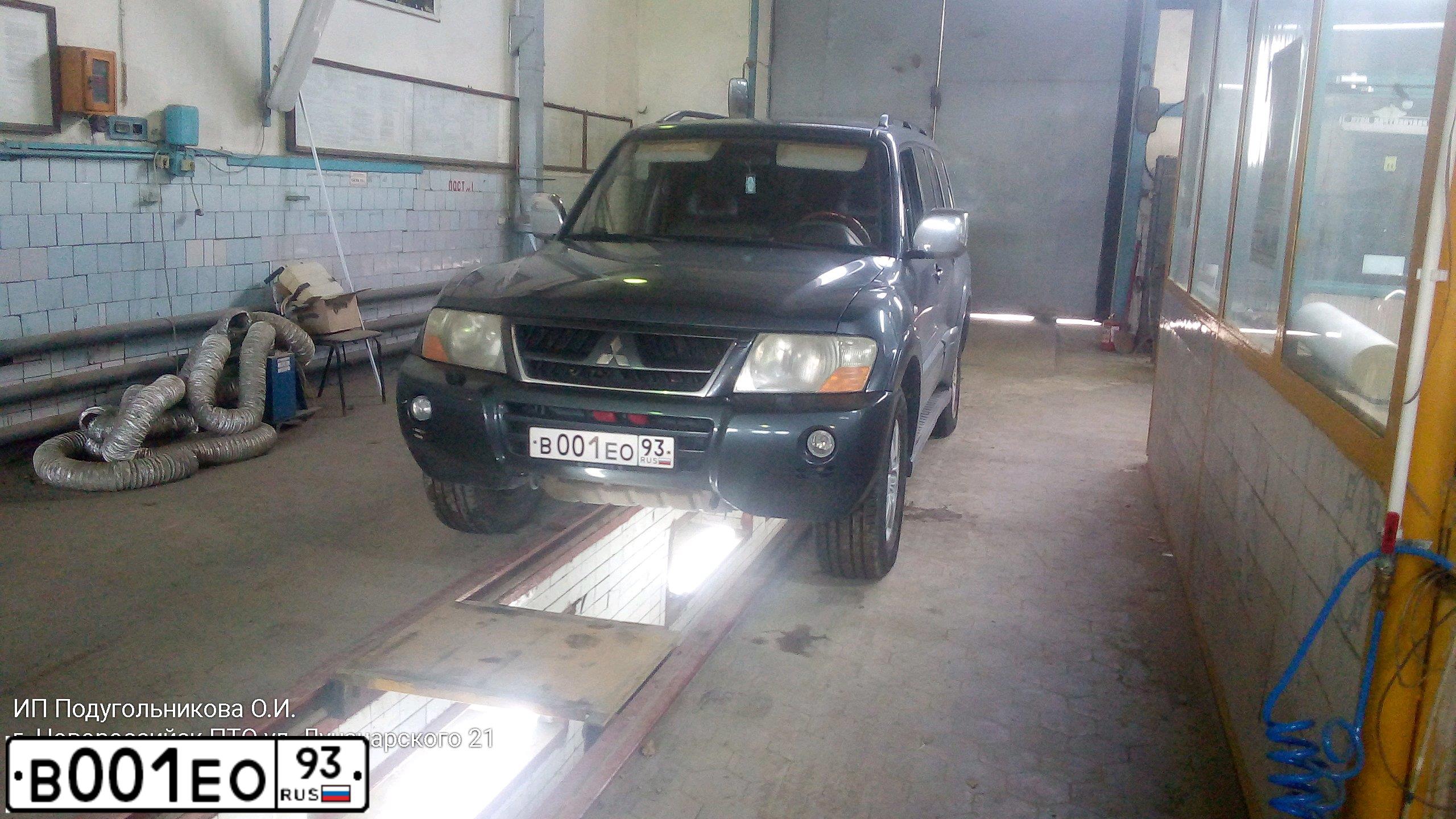Фото автомобиля MITSUBISHI PAJERO, 2006 — госномер В001ЕО93. Цвет: ТЕМНО-СЕРЫЙ