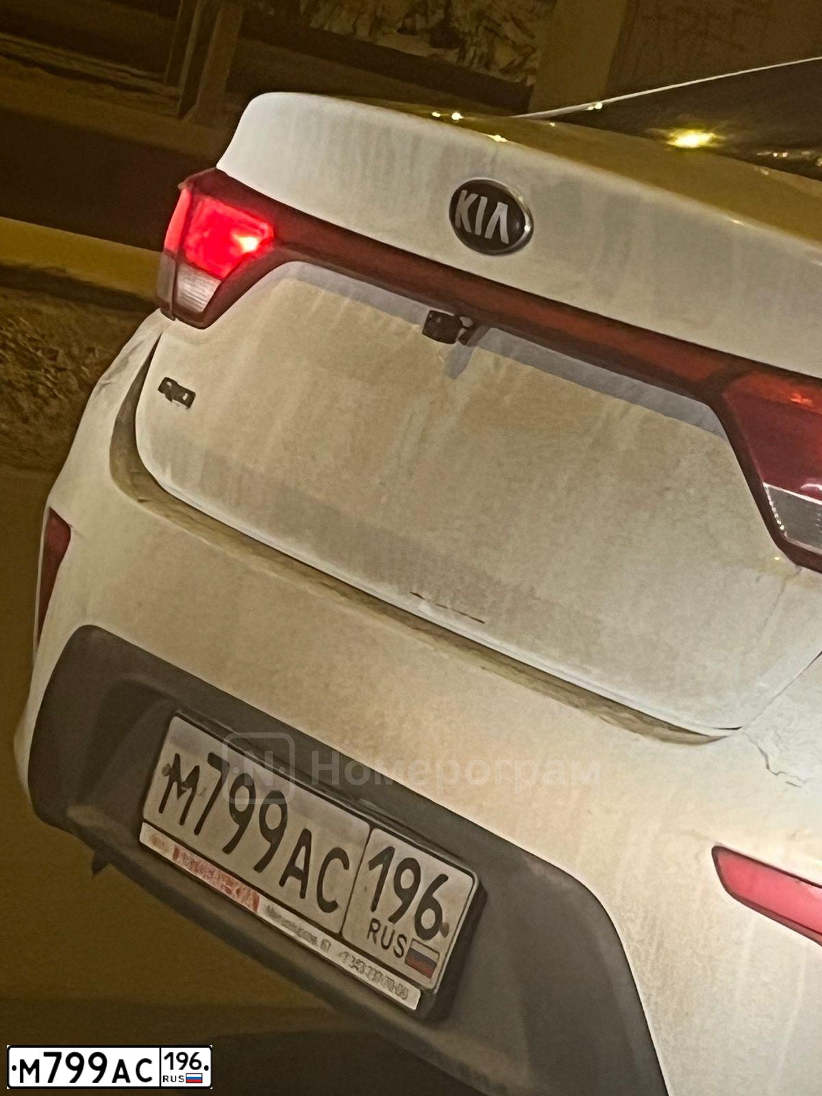 Фото автомобиля KIA RIO, 2019 — госномер М799АС196. Цвет: Белый