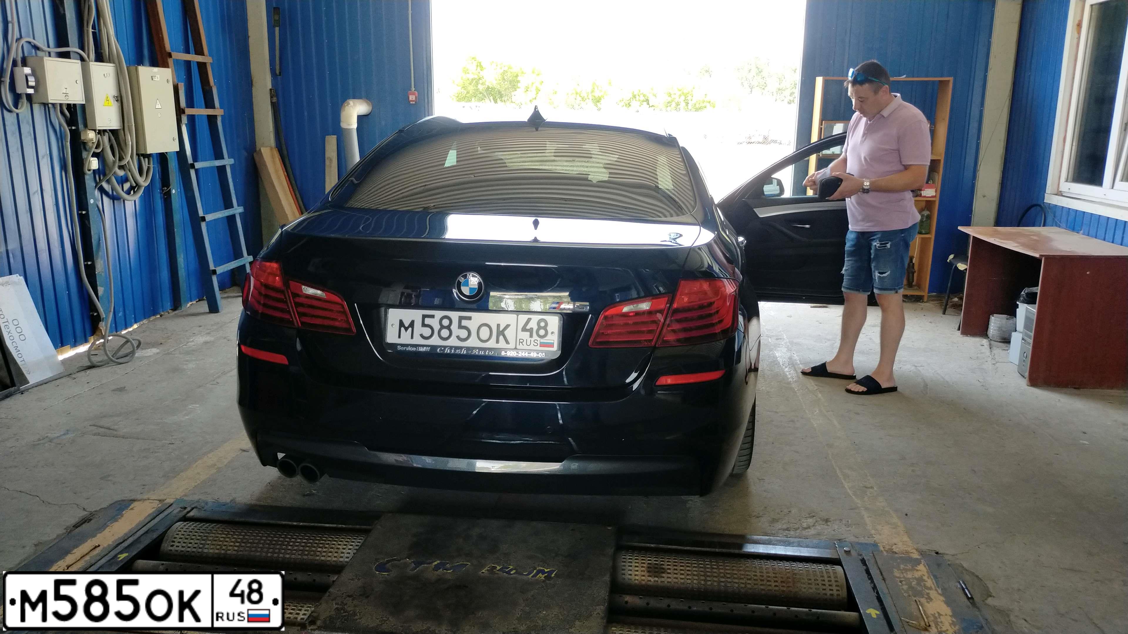 Фото автомобиля BMW SERIE 5, 2014 — госномер М585ОК48. Цвет: ЧЕРНЫЙ