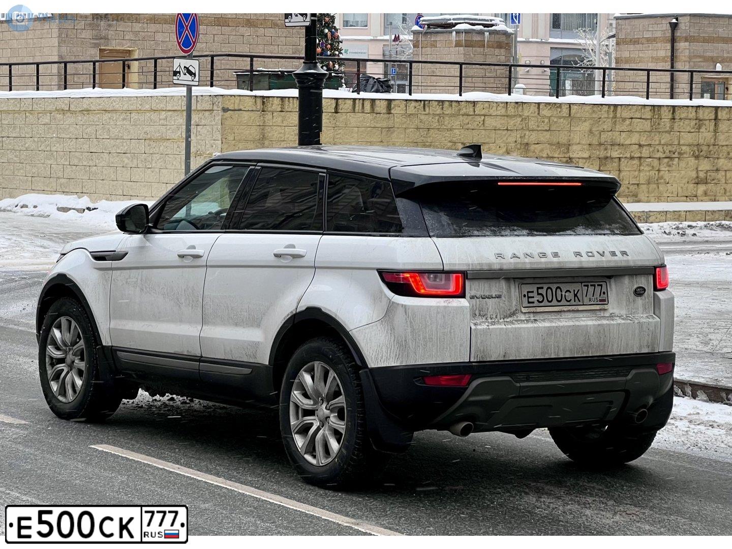 Фото автомобиля LANDROVER RANGE ROVER EVOQUE, 2018 — госномер Е500СК777. Цвет: БЕЛЫЙ