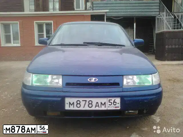 Фото автомобиля LADA 2110 LADA, 2000 — госномер Е777ОТ56. Цвет: СЕРЕБРИСТО-ЯРКО-СИНИЙ